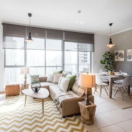 Maison Privee - Exclusive Apt With Burj Khalifa Next Door Dubai Exteriör bild