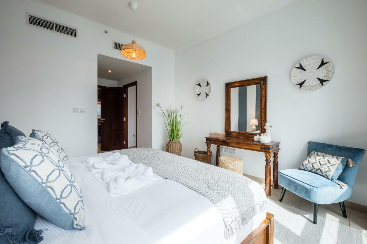 Maison Privee - Exclusive Apt With Burj Khalifa Next Door Dubai Exteriör bild