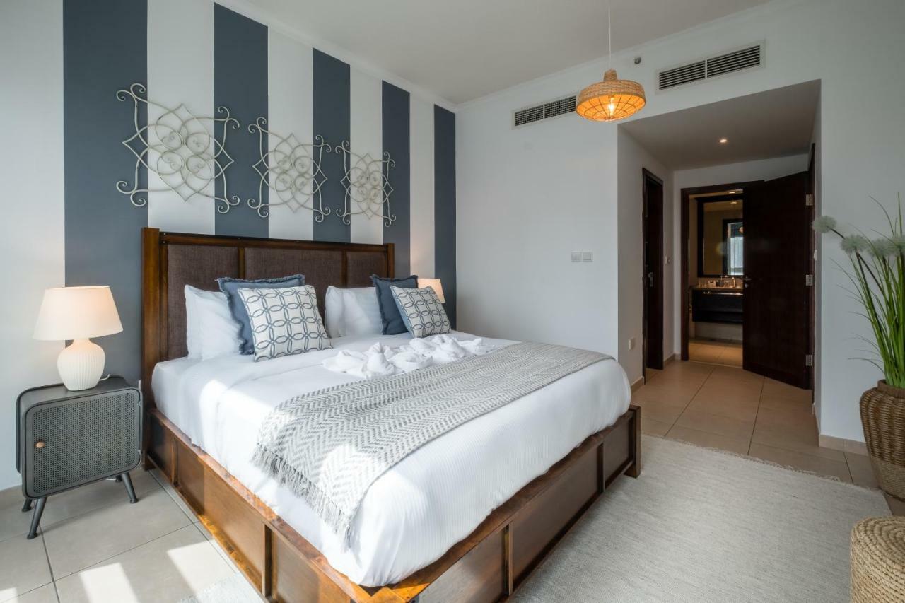 Maison Privee - Exclusive Apt With Burj Khalifa Next Door Dubai Exteriör bild